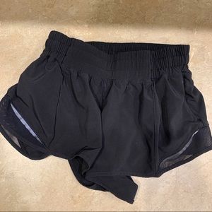 Lululemon Hotty hot shorts 2.5 inch